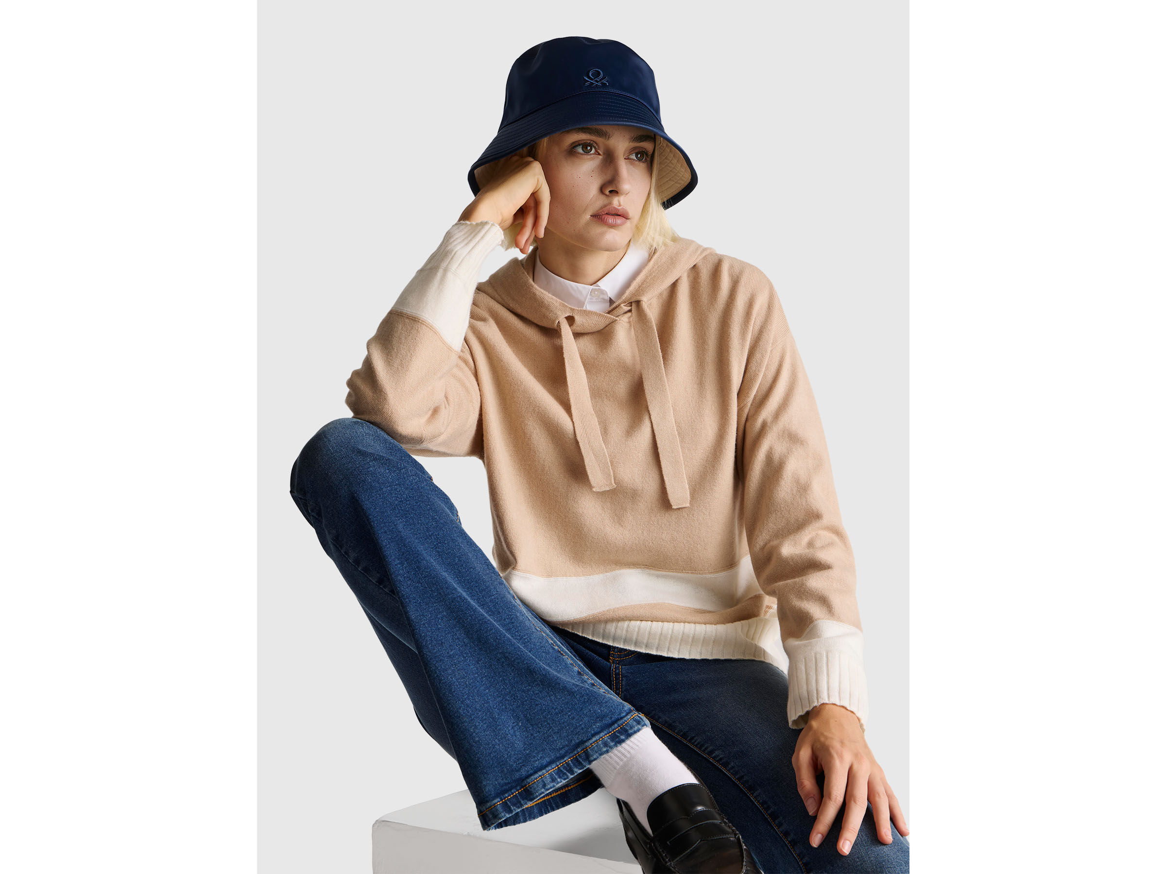 SWEATER W/HOOD Women image number 3